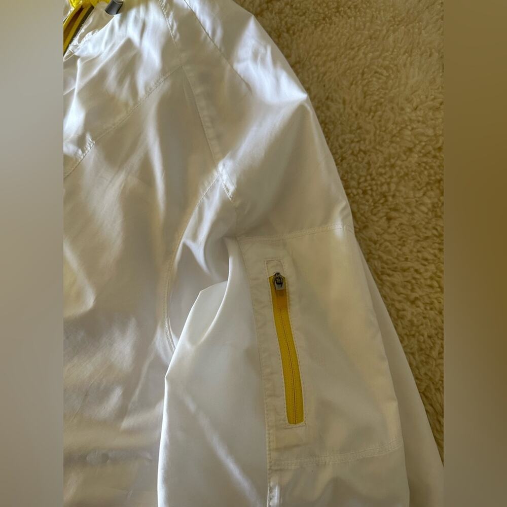 Lucy Windbreaker, size medium - Picture 2 of 7